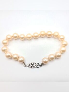 Vintage Faux Pearl Bracelet Silver Tone Clasp Classic